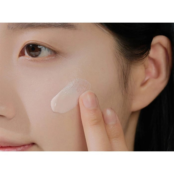 کرم ضد آفتاب ضد لک و روشن کننده تون آپ سنتلا اسکین CENTELLA TONE BRIGHTENING TONE-UP SUNSCREEN SPF50 حجم 50 میلی لیتر