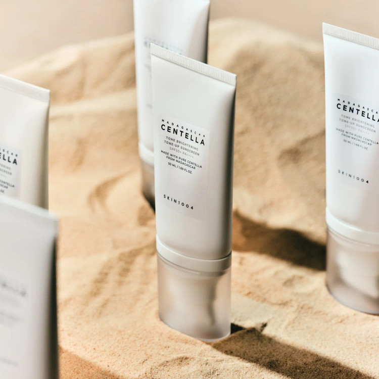 کرم ضد آفتاب ضد لک و روشن کننده تون آپ سنتلا اسکین CENTELLA TONE BRIGHTENING TONE-UP SUNSCREEN SPF50 حجم 50 میلی لیتر