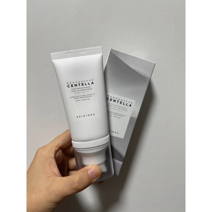 کرم ضد آفتاب ضد لک و روشن کننده تون آپ سنتلا اسکین CENTELLA TONE BRIGHTENING TONE-UP SUNSCREEN SPF50 حجم 50 میلی لیتر